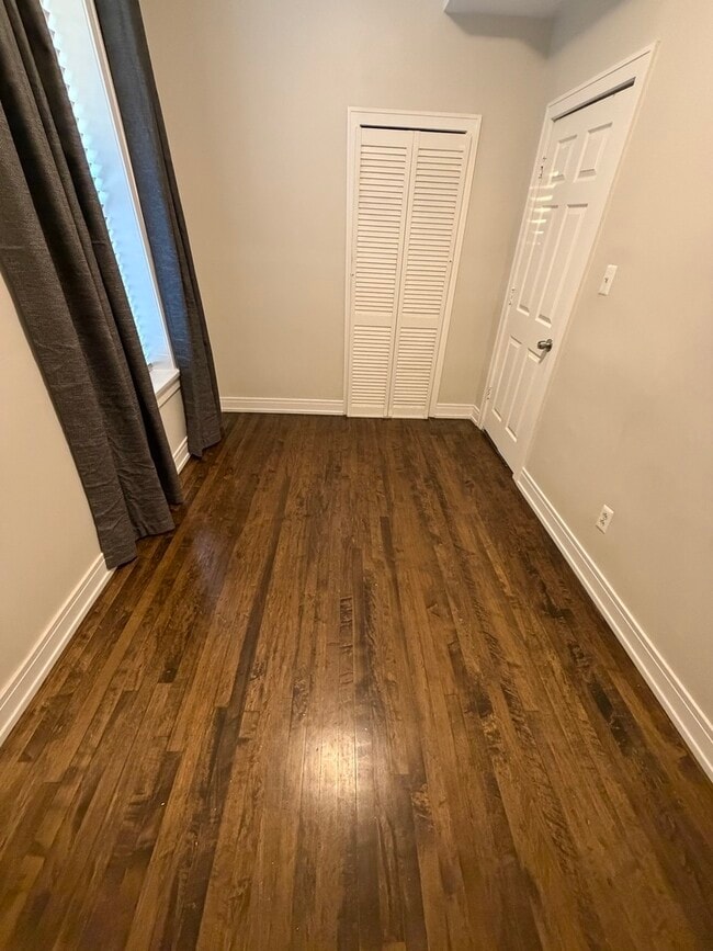 Building Photo - 3301 W Evergreen Ave