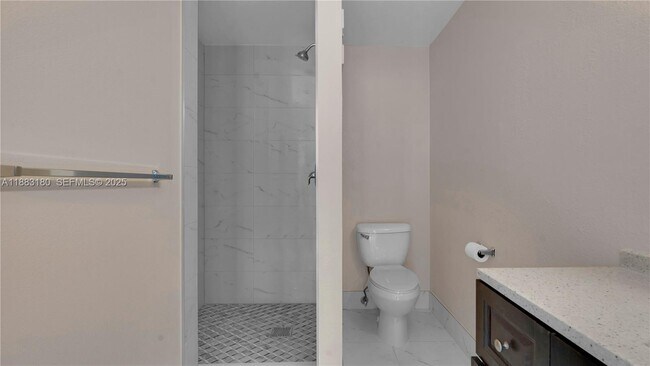 Building Photo - 570 Woodgate Cir