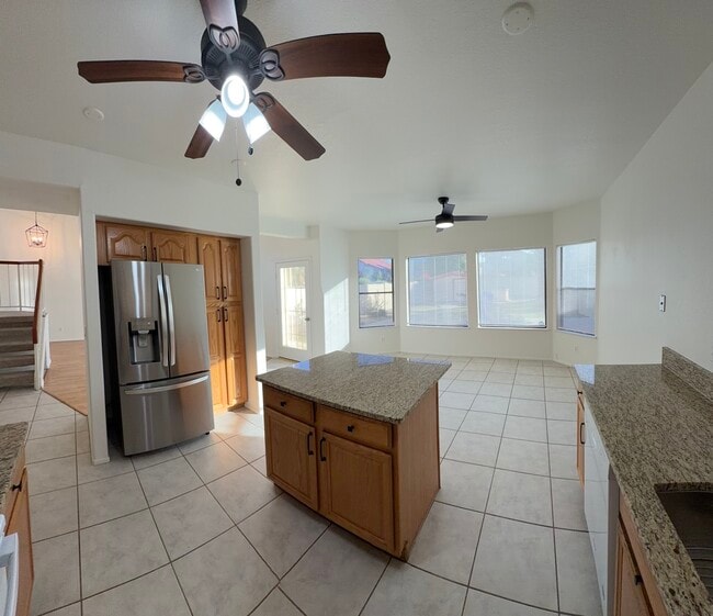 Building Photo - 949 E Gila Ln