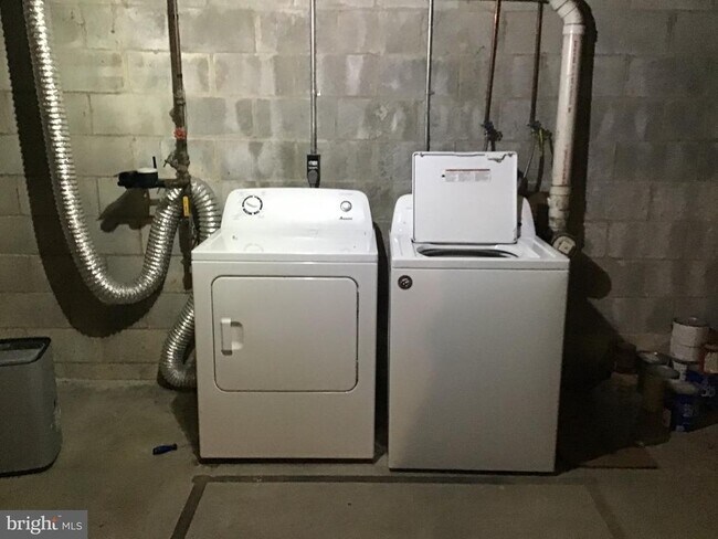 Building Photo - 205 Ringgold St