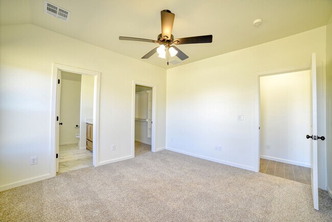 Building Photo - Brand New Home in Washington!