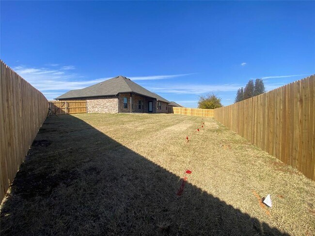 Building Photo - 4200 Royal Garden Dr