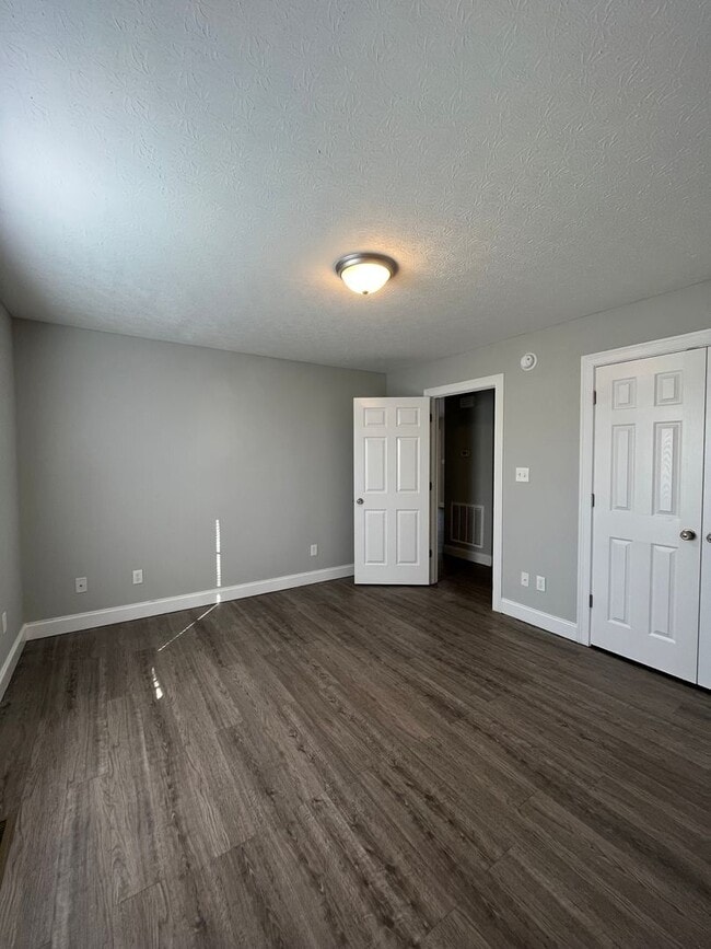 Building Photo - Now Leasing! Move In Ready home with 2 car garage and fenced in backyard!