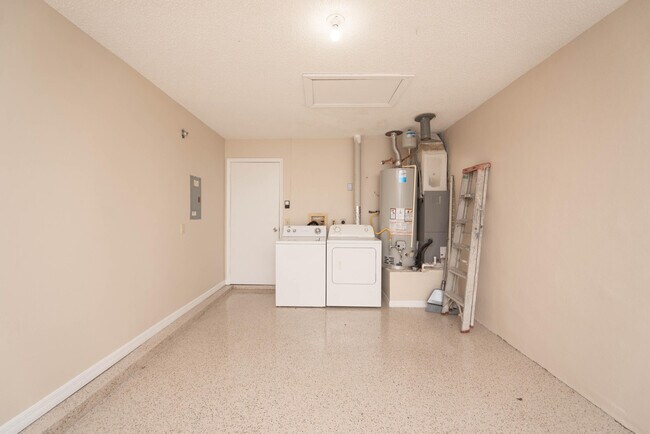 Building Photo - 47 Bogart Pl