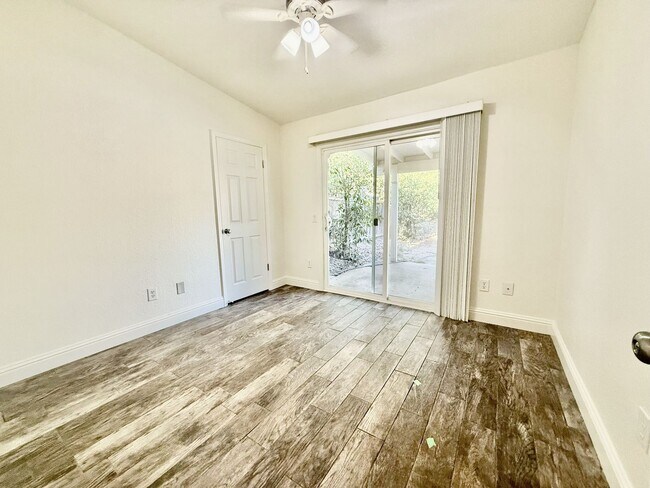 Building Photo - 890 Athan Ave