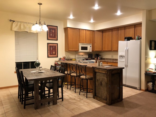 Building Photo - 749 Oregon Parks Ave