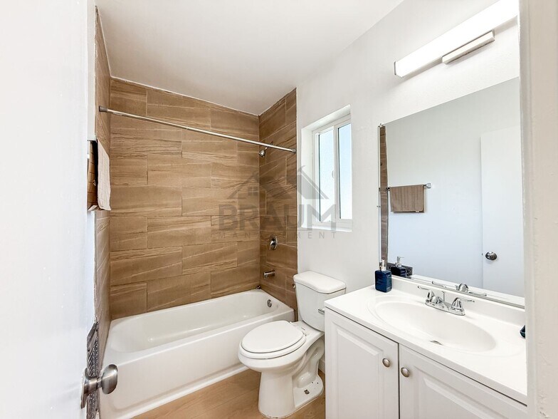 Building Photo - 6336 Tujunga Ave