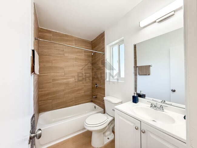 Building Photo - 6336 Tujunga Ave