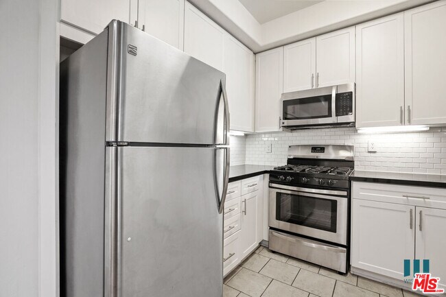 Building Photo - 1561 S Barrington Ave