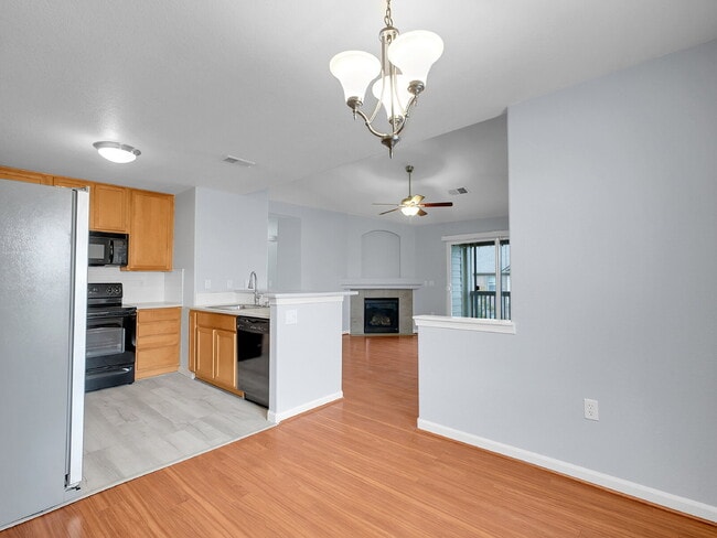 Building Photo - $1,745.95, Gorgeous 2-bed, 2-bath condo located in Aurora.