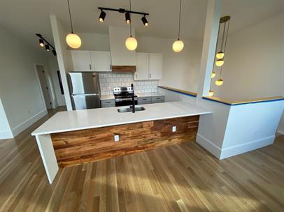 Building Photo - Charming Newly Renovated Apartment in the Heart of Downtown Winchester- Free WIFI - No Pet Fee