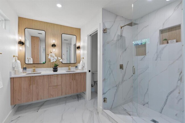 Building Photo - 5604 Overbrook Dr