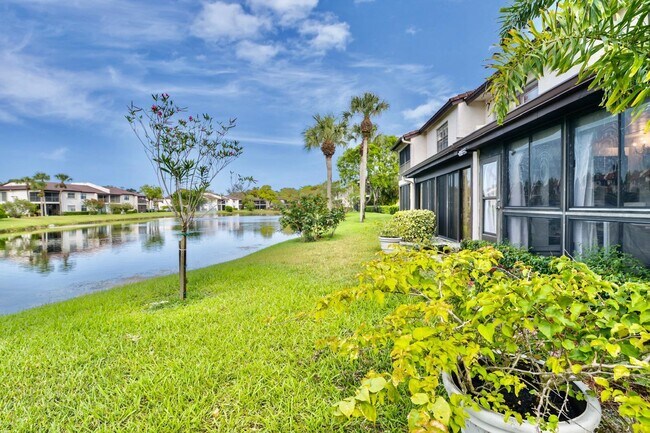 Building Photo - 8045 Eastlake Dr