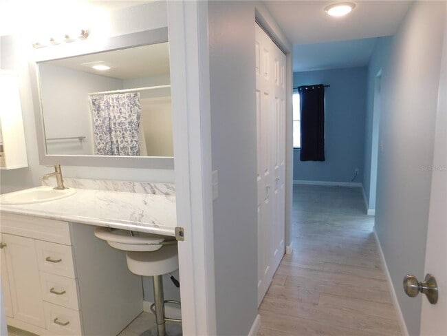 Building Photo - 331 Woodlake Wynde
