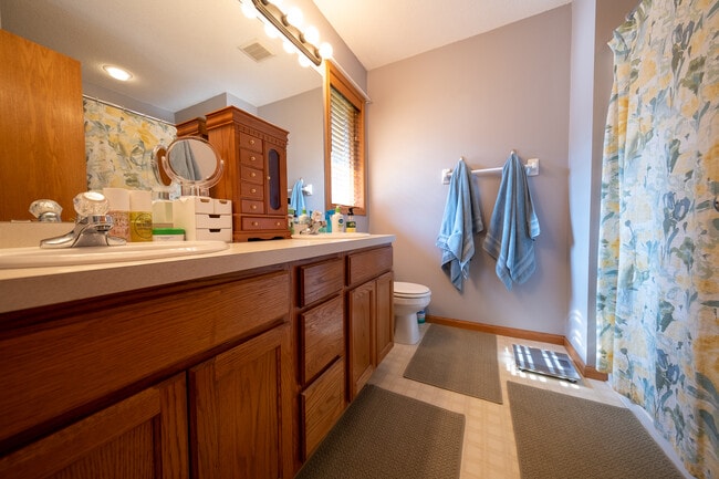 Building Photo - 17473 Hayes Ave