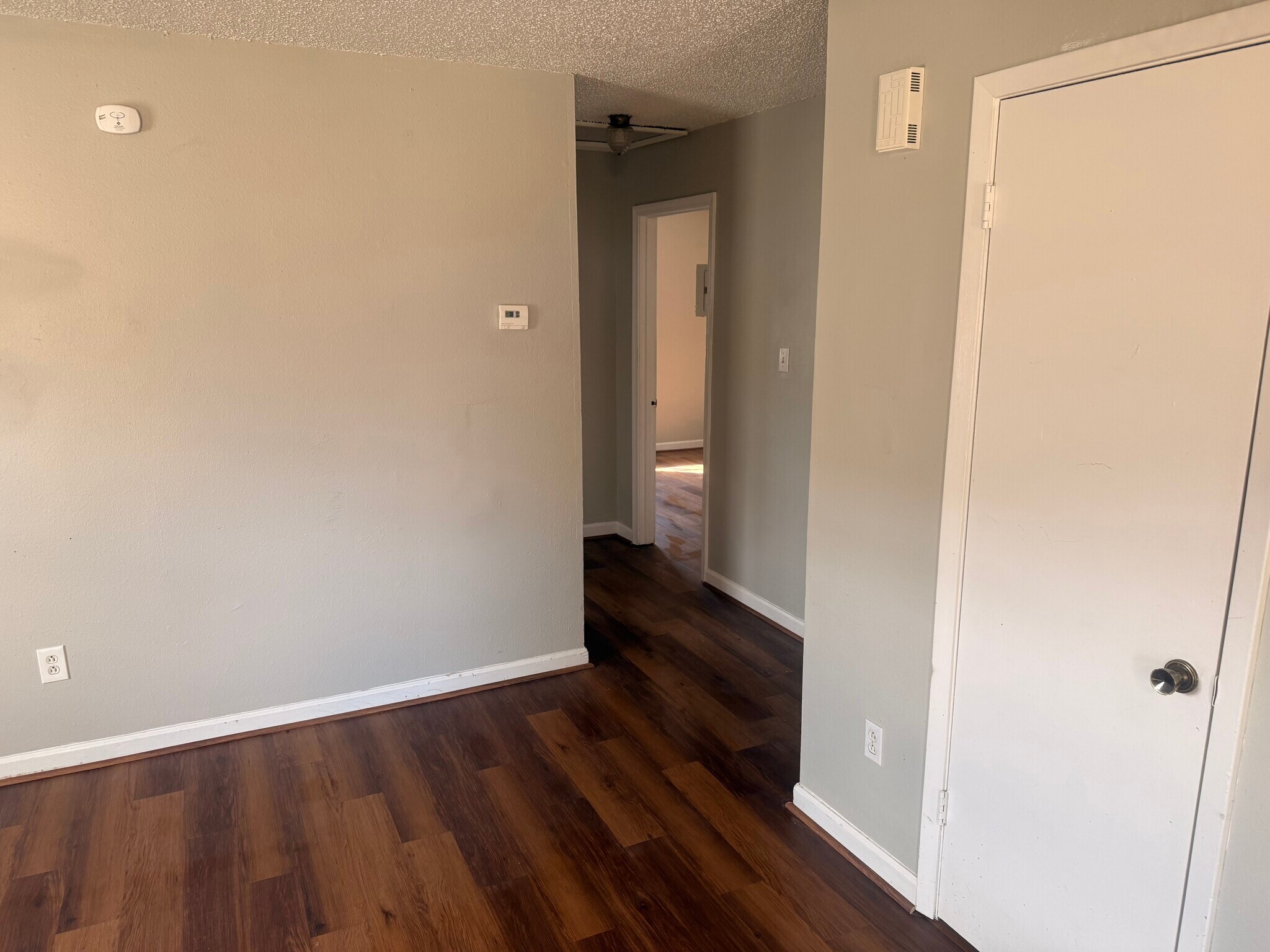 Building Photo - 100 Belgium St