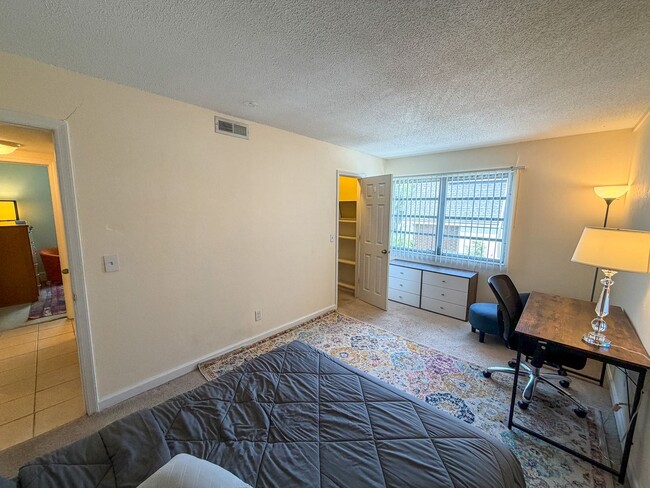 Building Photo - Summit House J-22