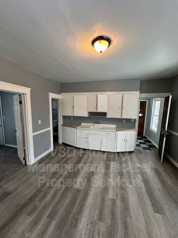 Building Photo - 3651 E 55th St