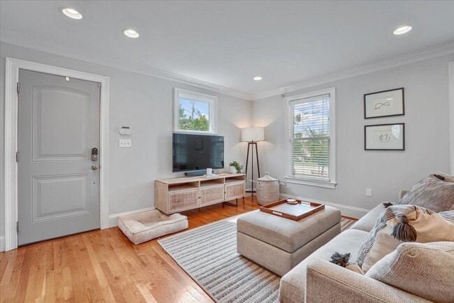 Building Photo - 18 Claymont Terrace