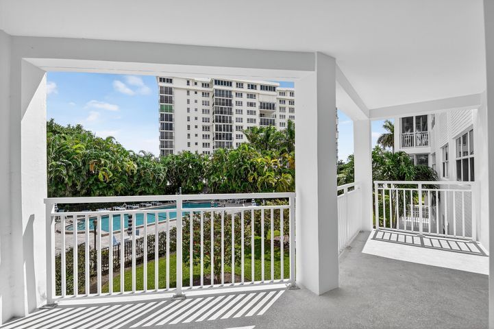 Building Photo - 1000 Lowry St