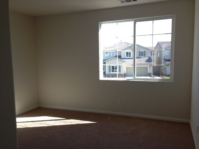 Building Photo - STUNNING 5 BEDROOM, 3 BATHROOM HOME WITH UPDATED KITCHEN AND BATHS! STAINLESS APPLIANCES AND GRAN...