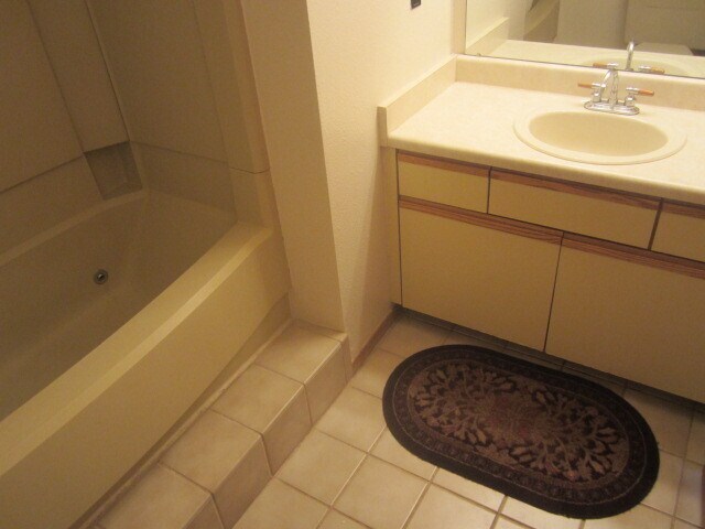Building Photo - Large Updated One Bedroom Gold Run Condo!  Perfect Location!