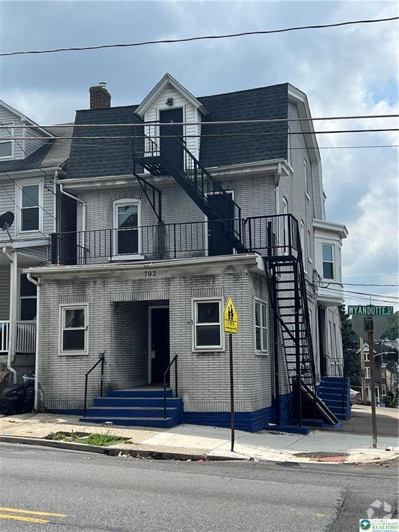 Building Photo - 702 Wyandotte St