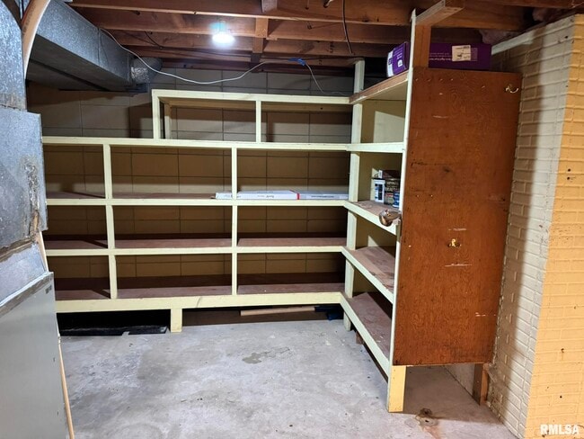 Building Photo - 413 30th Ave W