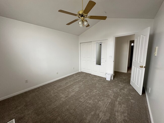 Building Photo - 2824 Ivory Way S