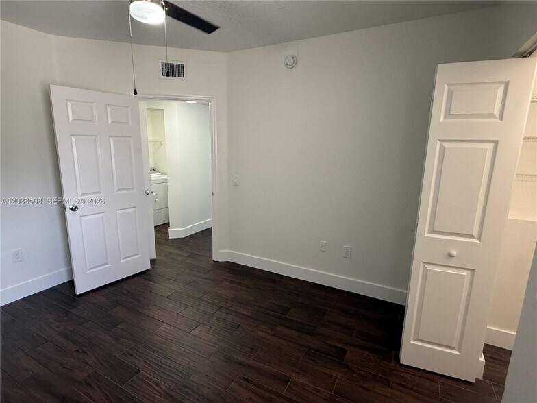 Building Photo - 2442 Centergate Dr