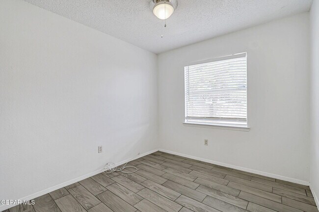 Building Photo - 1724 Gambel Quail Dr