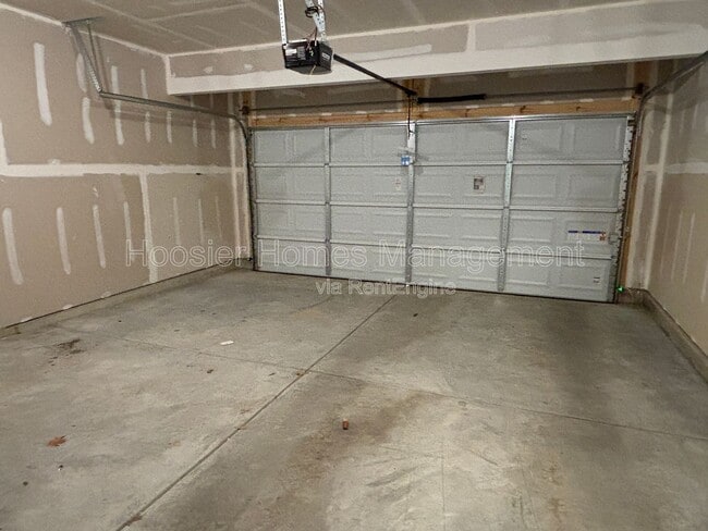 Building Photo - 7255 Shroyer Wy