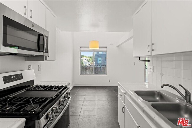 Building Photo - 1125 Pico Blvd