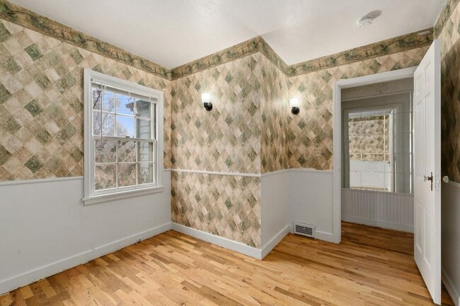 Building Photo - 2856 E 1st St