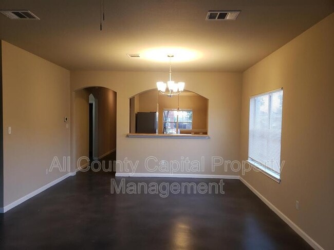 Building Photo - 133 Ashwood N