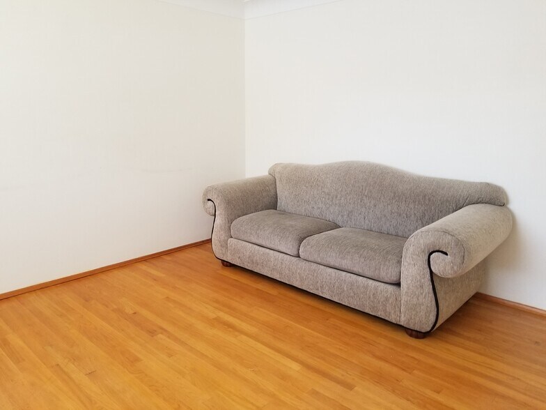 Building Photo - 304 Morrison N Ave