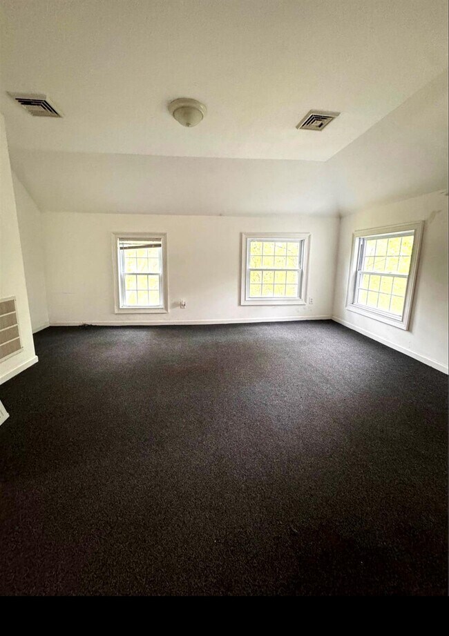 Building Photo - 955 NY-52