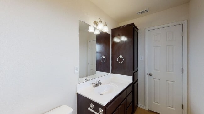 Building Photo - FREE JANUARY RENT!!!! PRICE IMPROVEMENT ONLY $1,295 !!!!