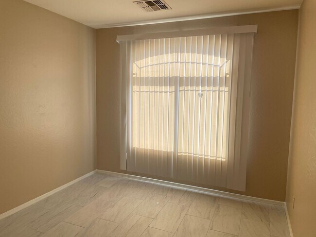 Building Photo - 4 Bedroom, 2 Bath New paint and flooring