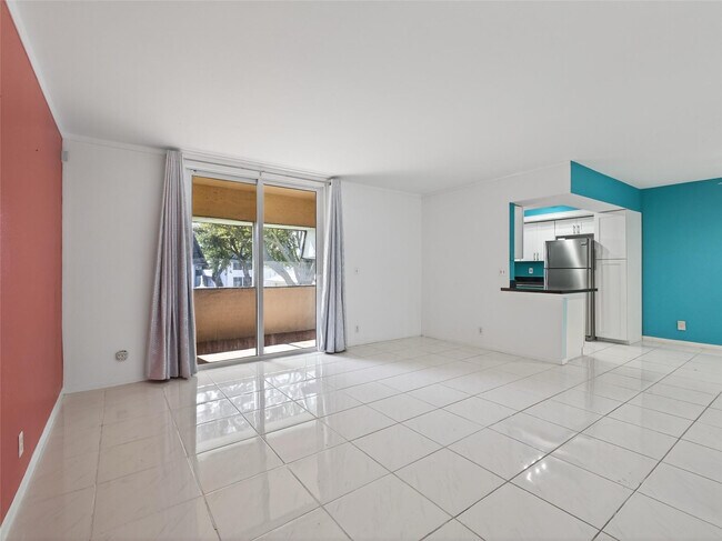 Building Photo - 8400 W Sample Rd