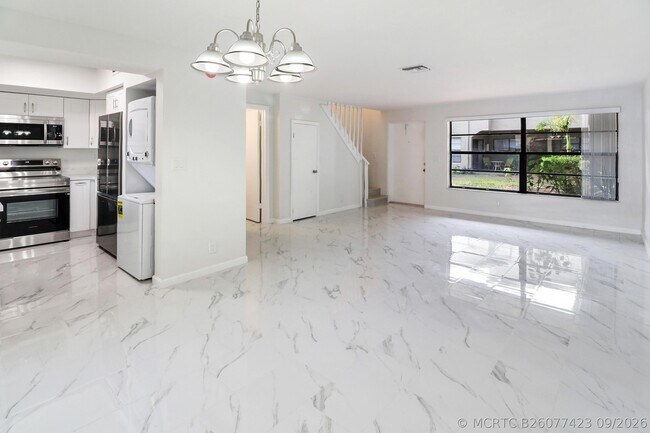 Building Photo - 2590 Coral Springs Dr