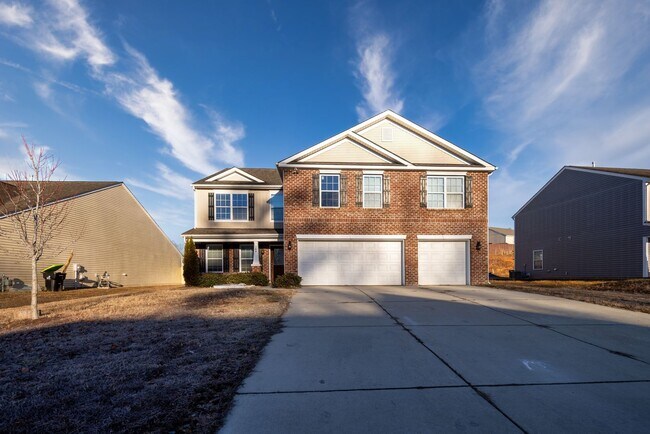 Building Photo - Spacious 5-Bed, 3.5-Bath Residence with 4,003 Sqft, Master on 1st Floor, Elegant Design, & Versat...