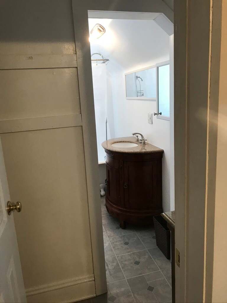 Building Photo - 224 N Glassell St