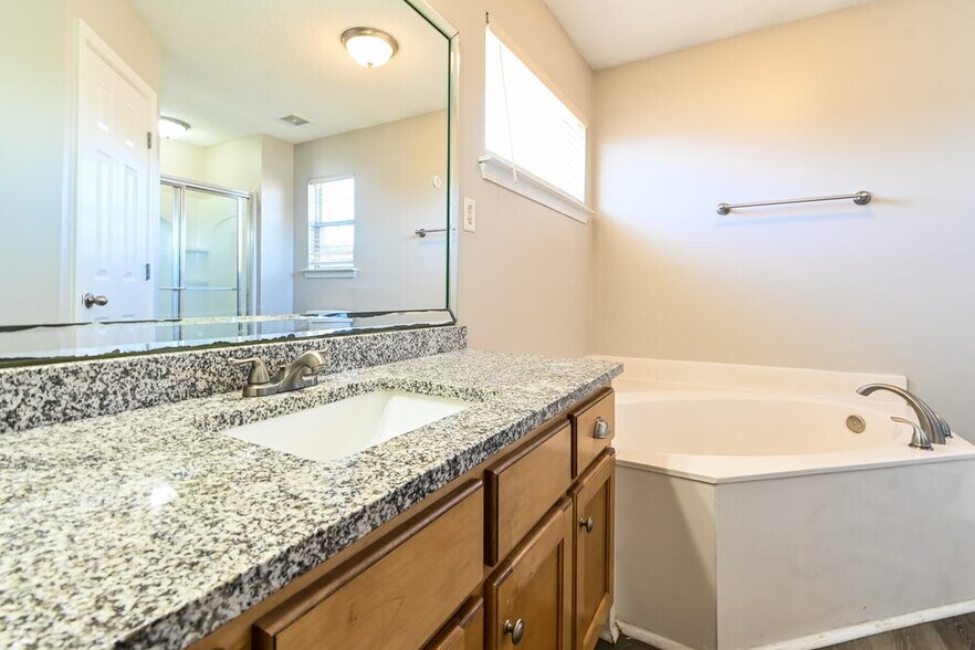 Building Photo - 5871 Carrel Cove