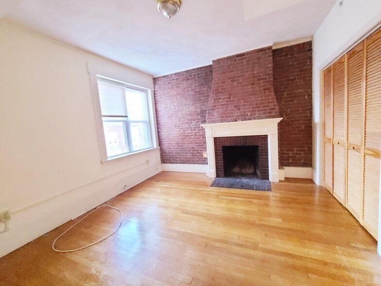 Building Photo - 1402 Beacon St