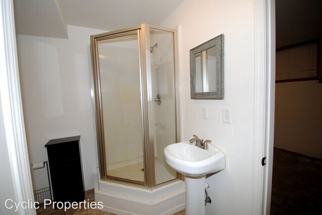 Building Photo - 4 br, 2 bath House - 2431 Schutzen