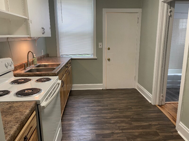 Building Photo - 1207 E 4th St