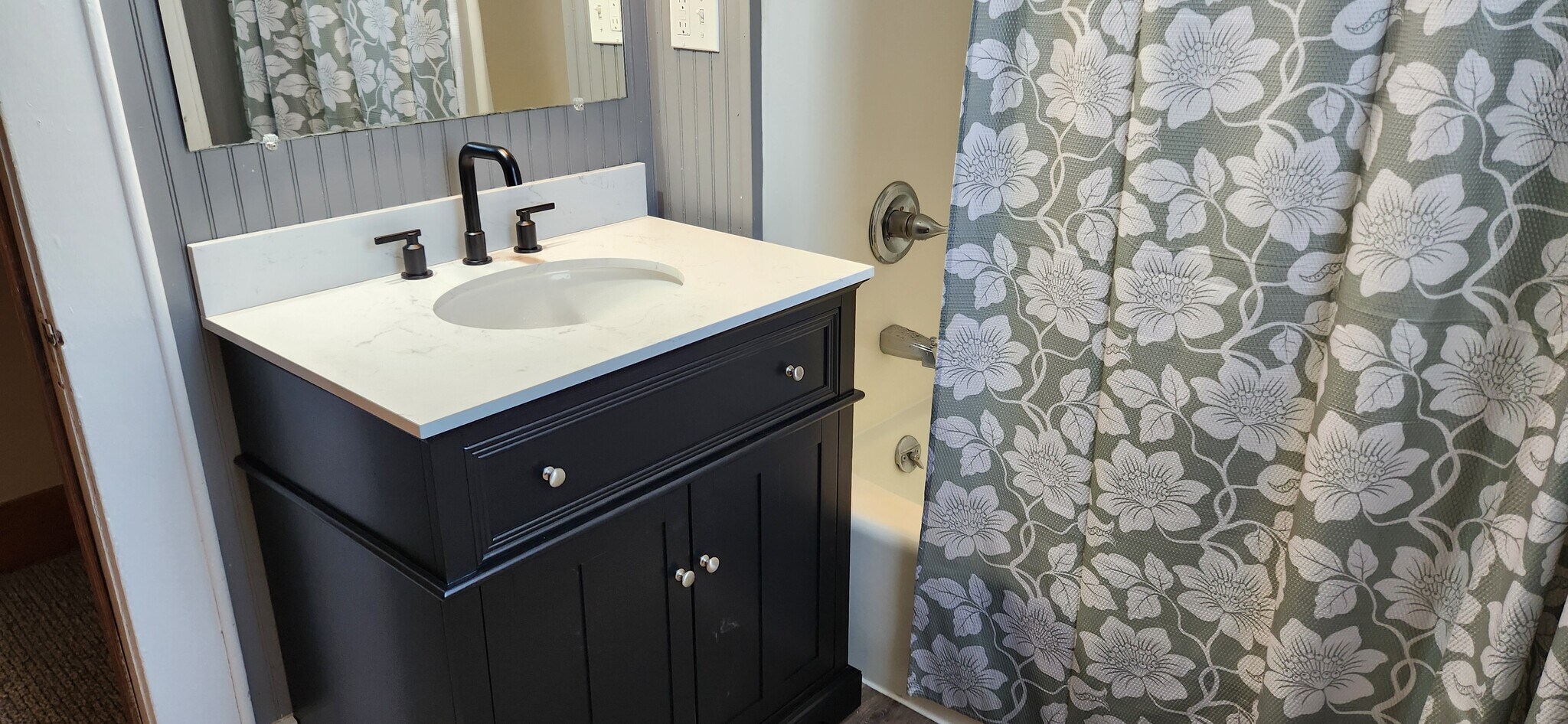 Building Photo - 420 N Main St