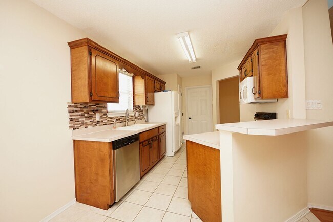 Building Photo - Great Location in Fort Walton Beach