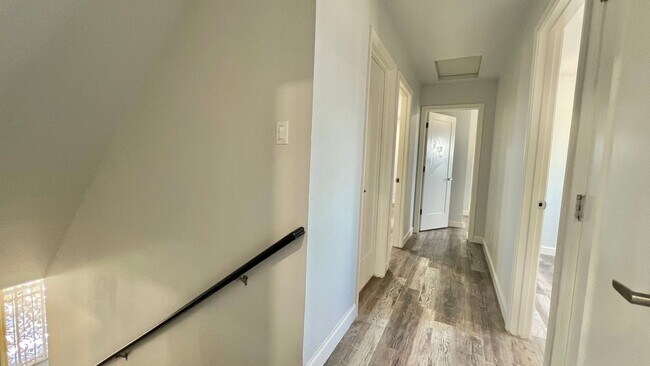 Building Photo - Lovely House 4BR 2.5BA with Large Backyard